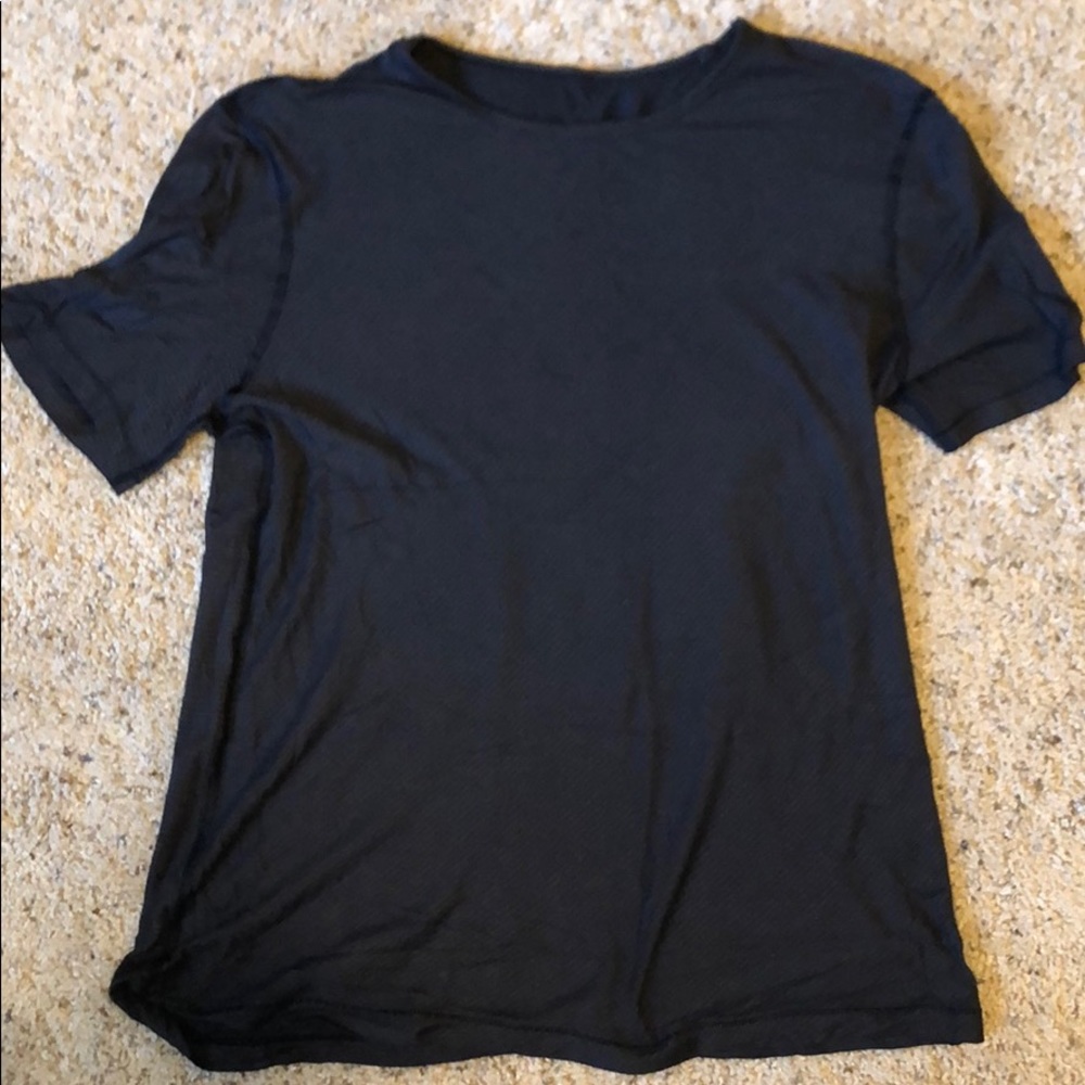Black lulu lemon shirt